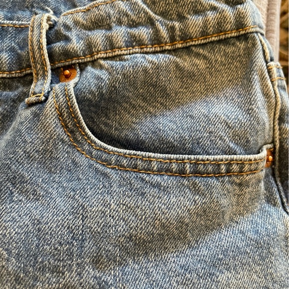 GAP 1969 Best Girlfriend Cuffed High Rise Denim Shorts Size 28R EUC - Picture 12 of 12